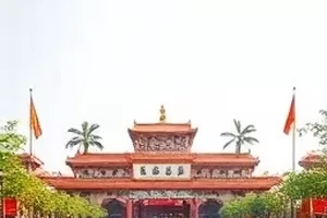《周边上架的三分钟》封面，商品陈列色块